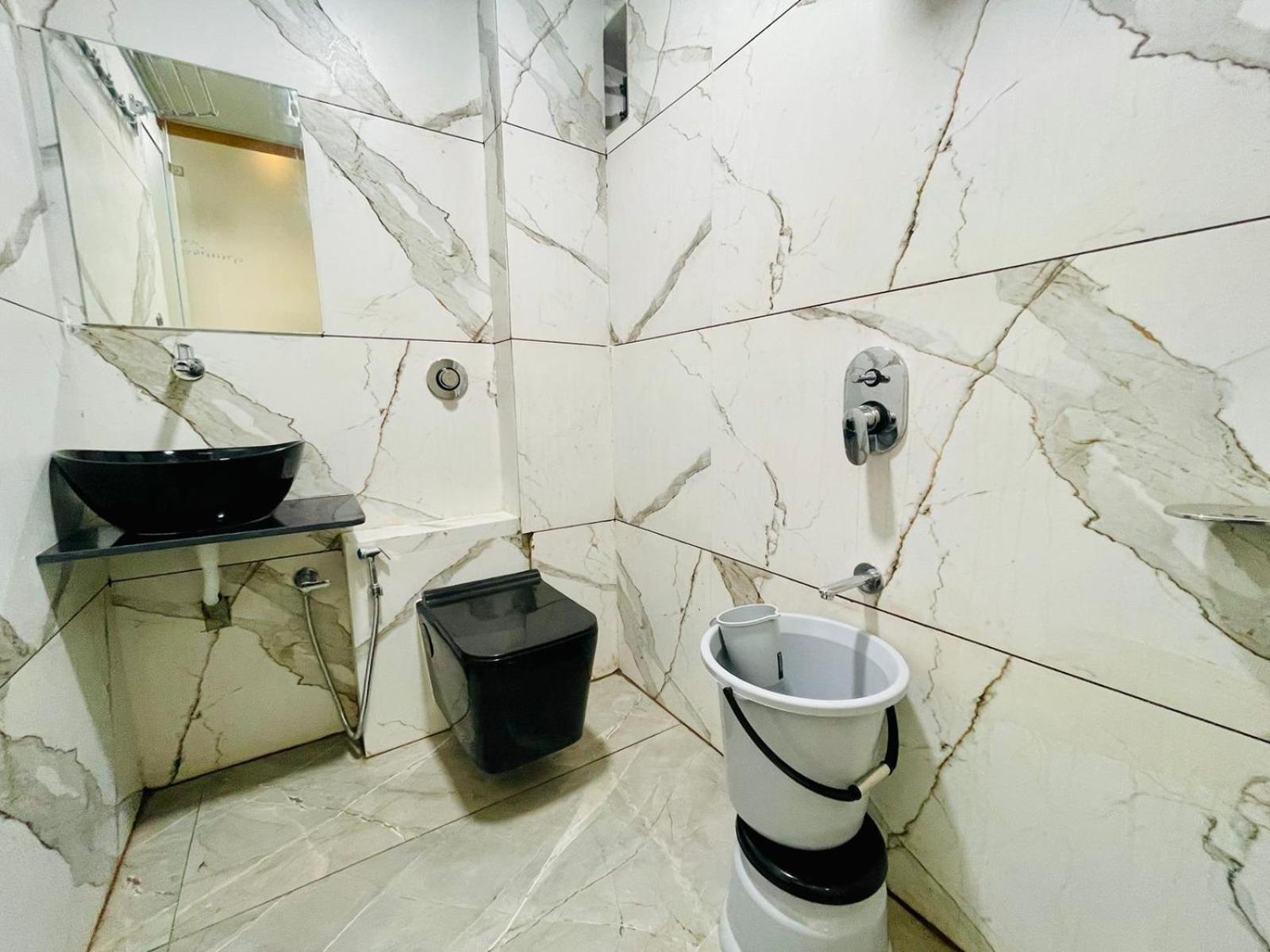 Hotel Royal Elite Rajkot Buitenkant foto