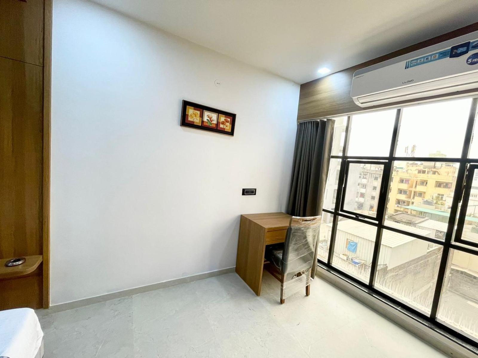 Hotel Royal Elite Rajkot Buitenkant foto