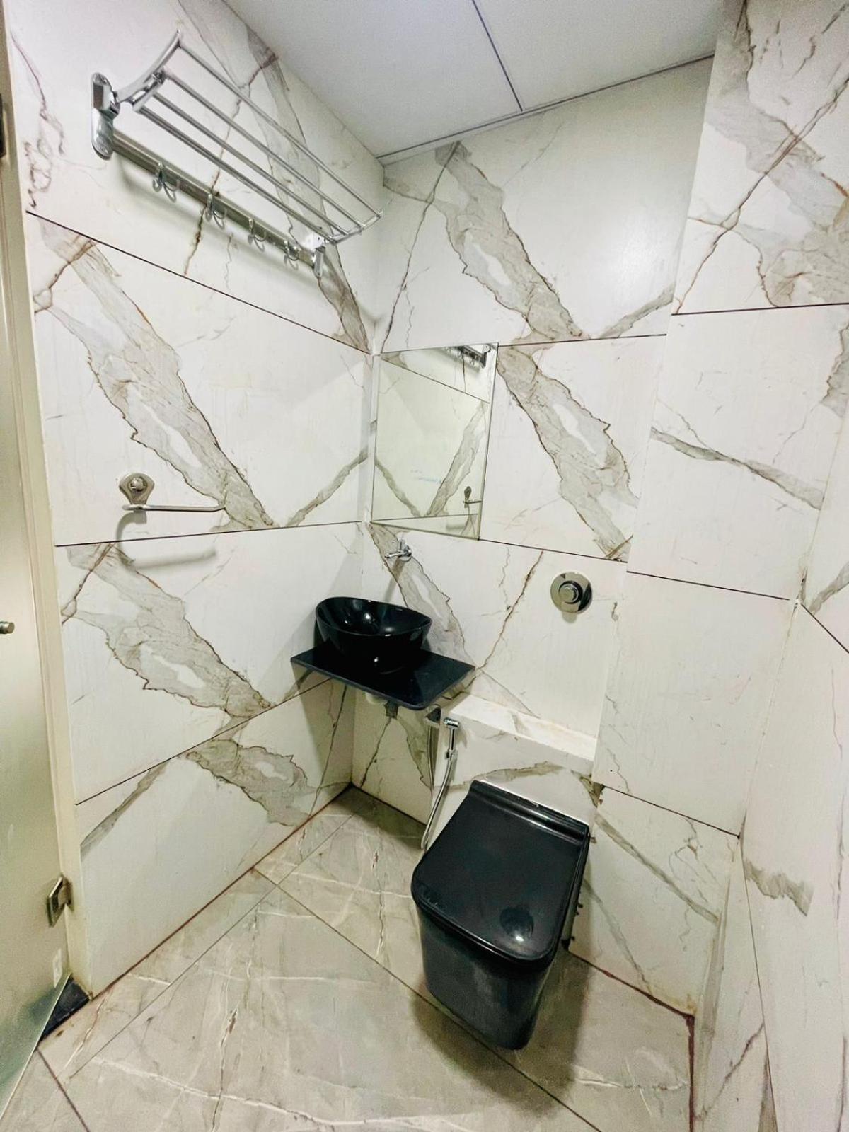 Hotel Royal Elite Rajkot Buitenkant foto