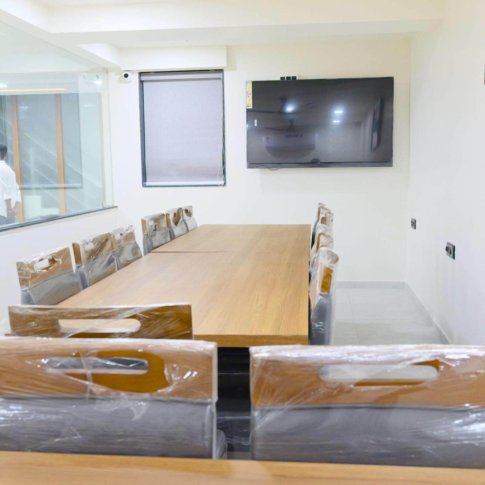 Hotel Royal Elite Rajkot Buitenkant foto