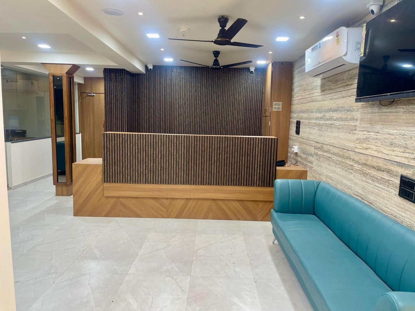 Hotel Royal Elite Rajkot Buitenkant foto